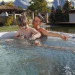 Bueno Spa Chicago 7-Person Hot Tub with Jets