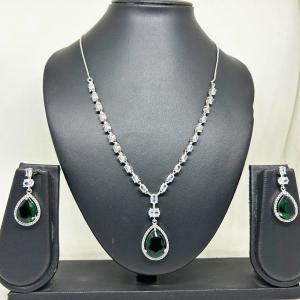 Stunning Green Emerald Pendant Necklace and Earrings