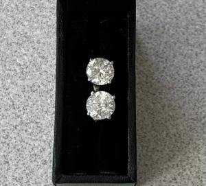 1.58 Ct Diamond Stud Earrings in White Gold
