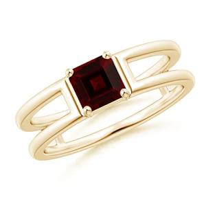 Garnet Solitaire Ring in Yellow Gold for Her