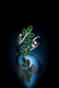 Emerald Green Leaf Ring in 925 Silver