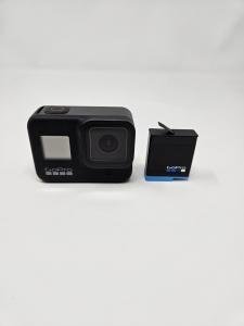 GoPro Hero 8 Black With Two Batteries/*Cracked Rear Screen* Tested And Working