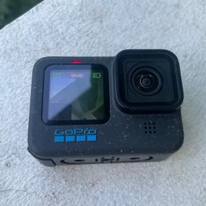 Gopro 12 Black - Fully Funtional, cracked display. (Read)