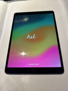 Apple iPad 8th Gen 128GB, Wi-Fi, 10.2 Good Condition Fully Wiped
