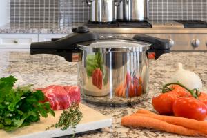 Barton 6QT Pressure Cooker Easy Lock Lid Stainless Steel Canning w/ Recipe Book