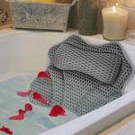 4D Luxury Bath Pillow for Neck and Back Support