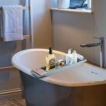 Vencier Grey Bamboo Bath Tub Storage Rack