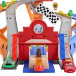 Disney Cars Lightning McQueen Playset with Pit Crew