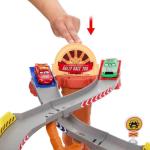 Disney Cars Lightning McQueen Playset with Pit Crew