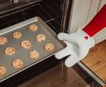 Mickey Mouse Heat-Resistant Oven Mitt and Pot Holder