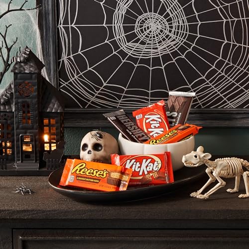 Assorted Halloween Candy Variety Box, 27.3 oz (18 Count)