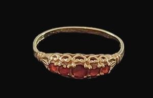 Vintage 9 ct Gold Garnet Five Stone Ring