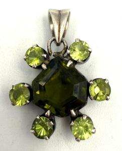 Vintage 1910 Silver Pendant with Natural Peridot
