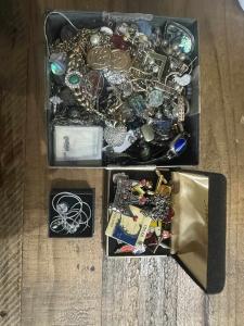 Charming Vintage Jewelry Set: Earrings, Brooches, Bracelets