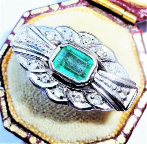 Stunning Art Deco Gold Emerald Diamond Ring