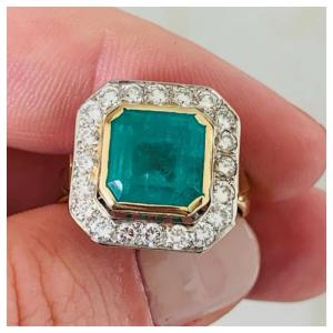 Vintage 18ct Gold Emerald and Diamond Cluster Ring