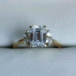 Elegant 18ct Vintage Gold Emerald Cut Ring