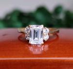 Elegant 18ct Vintage Gold Emerald Cut Ring