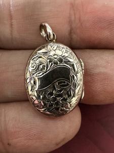 Edwardian 9ct Rose Gold Engraved Oval Locket