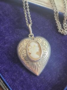 Vintage Silver Heart Cameo Pendant Necklace