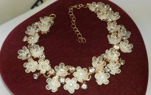 Vintage Lucite Daisy Crystal Bracelet