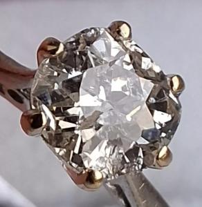 18Ct Gold Diamond Cushion Cut Antique Ring