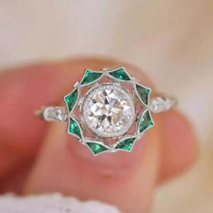 14K White Gold Vintage Flower Diamond Engagement Ring