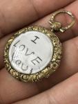 15K Gold Antique Locket Pendant with Engraved Scrolls