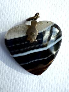 Victorian Puffy Heart Agate Pendant