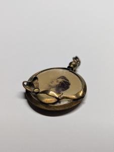Gold Tone Vintage Bow Design Locket 2.5cm