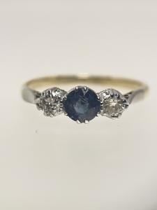 Vintage 18ct Gold Platinum Sapphire Diamond Ring