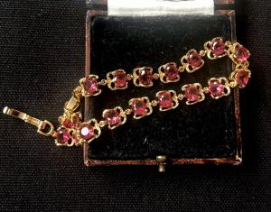 Vintage Red Gemstone Bracelet in 18K Gold