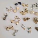 Charming Vintage Collectable Earrings Jewelry Set