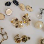 Charming Vintage Collectable Earrings Jewelry Set