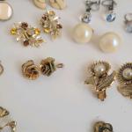 Charming Vintage Collectable Earrings Jewelry Set
