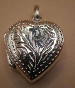 Charming Silver Heart Shaped Antique Photo Locket