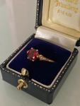 18ct Gold Vintage Ring with Garnet & Diamonds