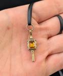 9ct Gold Cased Foiled Paste Watch Key Pendant