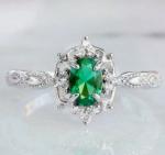 Delicate Antique Silver Cluster Ring with Emerald Color