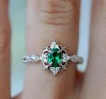 Delicate Antique Silver Cluster Ring with Emerald Color