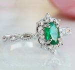 Delicate Antique Silver Cluster Ring with Emerald Color