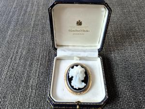 Antique Victorian Gold Cameo Brooch Pendant