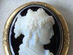 Antique Victorian Gold Cameo Brooch Pendant