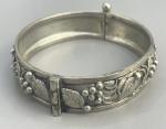 Silver Plated Hinged Bangle with Leaf Design