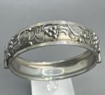 Silver Plated Hinged Bangle with Leaf Design