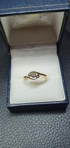Stunning Antique Diamond Engagement Ring in Gold