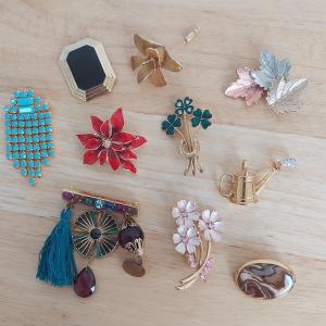 Gold Tone Modern & Vintage Enamel Brooches Bundle
