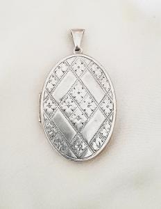 Vintage Oval Silver Photo Locket with Floral Design