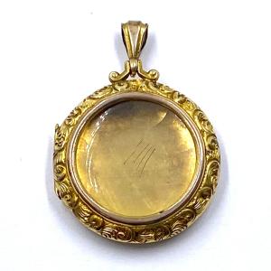 9ct Gold Front-Back Shaker Locket with Glass