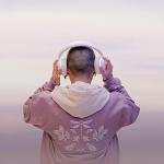 Logitech G G735 Wireless Gaming Headset, Customisable LIGHTSYNC RGB Lighting, Lightspeed, Bluetooth, 3.5 MM Aux Compatible with PC, Mobile Devices, Detachable Microphone - White Mist